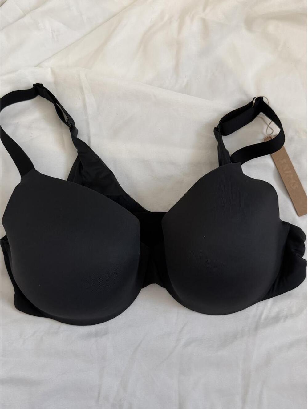 Skims smoothing intimates full coverage lightly lined bra NWT